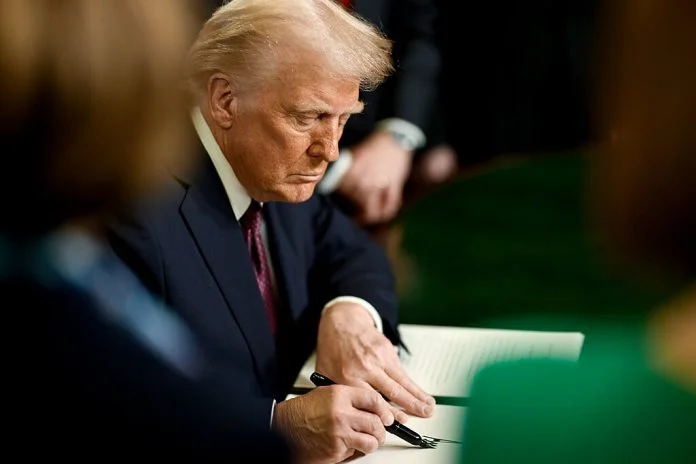1024px-president_donald_j