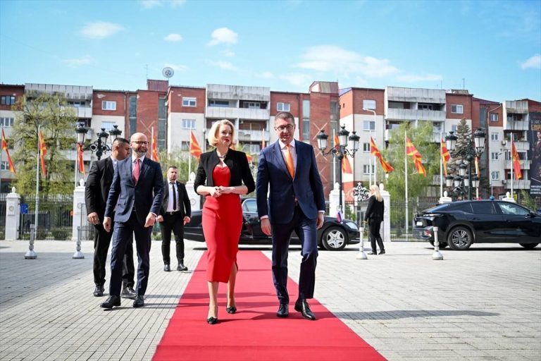AA-20250410-37587913-37587910-PREMIEROT_MITSKOSKI_SE_SRETNA_SO_KLAKOCHARZUPANCHICH_PRETSEDATELKA_NA_DRZHAVNIOT_ZBOR_NA_REPUBLIKA_SLOVENIJA