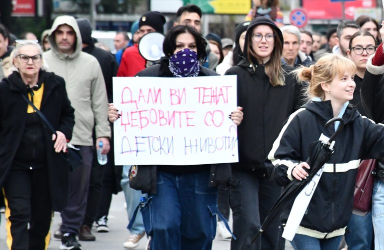 AA-20250410-37593892-37593883-VO_SKOPJE_SE_ODRZHA_4_PROTESTEN_MARSH_ZA_TRAGEDIJATA_VO_KOCHANI