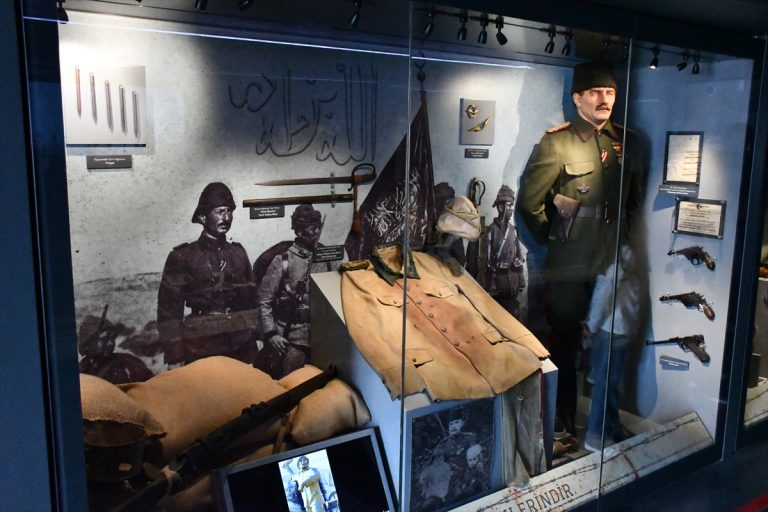 AA-20250423-37727626-37727609-MOBILNIOT_MUZEJ_BITKITE_KAJ_CHANAKKALE_OTVOREN_ZA_POSETITELITE_VO_OKHRID