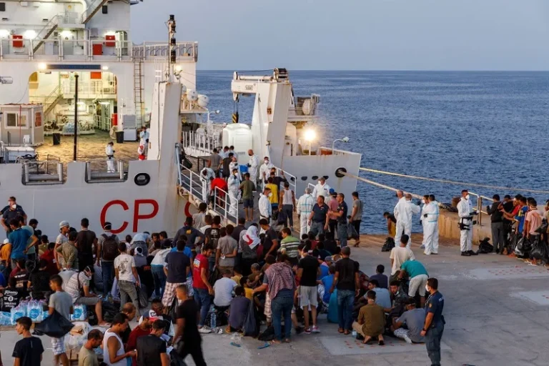 Lampeduza-migranti-jpeg
