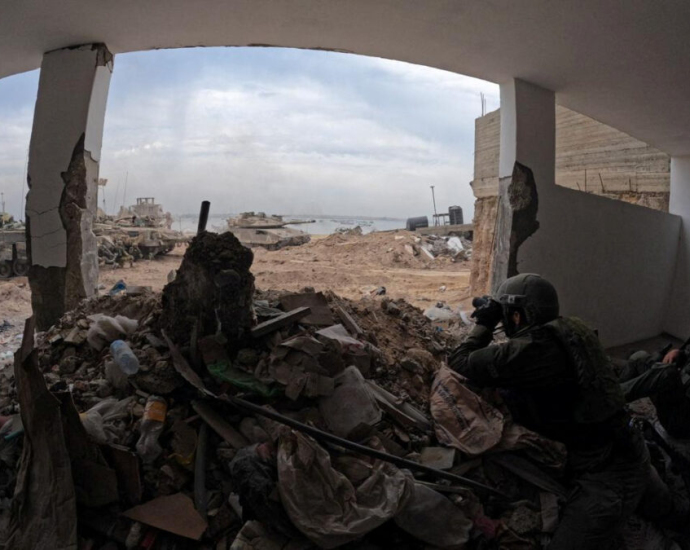 1700132576-2023-11-16T101951Z_984308203_RC2AE4ANCL0T_RTRMADP_3_ISRAEL-PALESTINIANS-GAZA-900x675-1-690x550-1