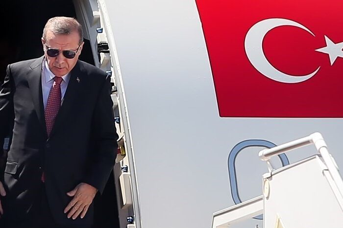Recep_Tayyip_Erdogan_arriving_in_Tehrans_Mehrabad_International_Airport-e1730216566421