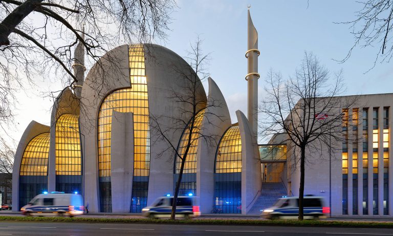 moschee-koeln-imago0238417449-zoonar-2000