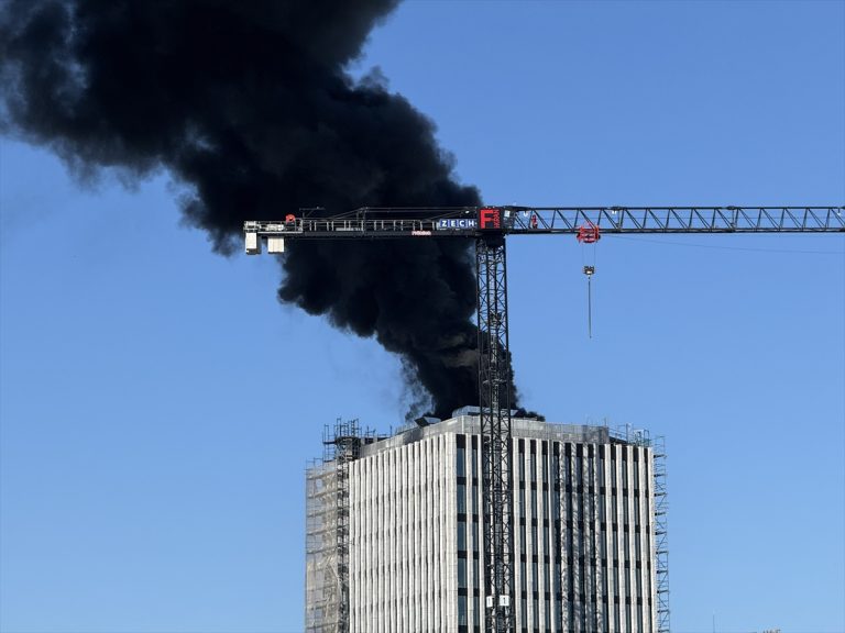 AA-20250630-38426228-38426223-POZHAR_VO_VISOKOKATNITSA_VO_BERLIN_PREDIZVIKA_PANIKA_KAJ_GRAGJANITE